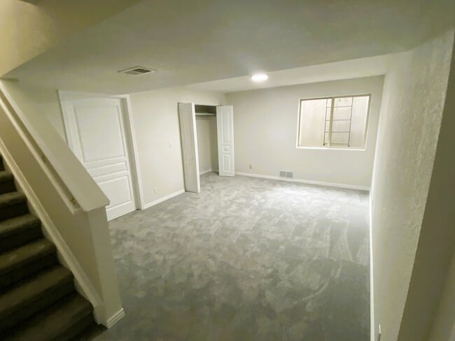 Building Photo - Well located 2+ bedroom townhome