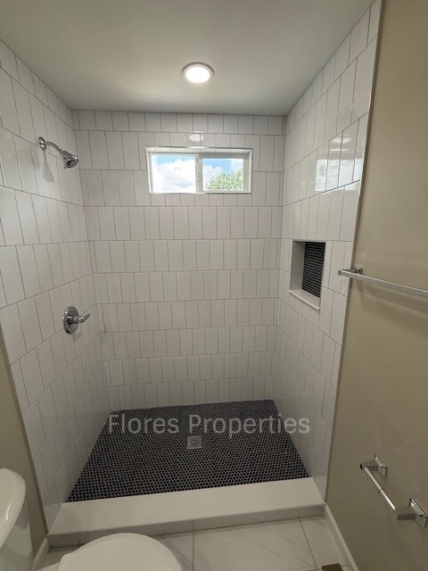 Building Photo - 1018 Urana Ave