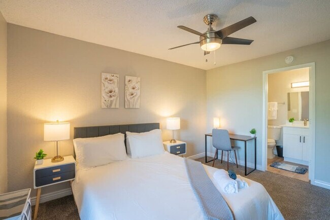 Building Photo - 8550 E McDowell Rd