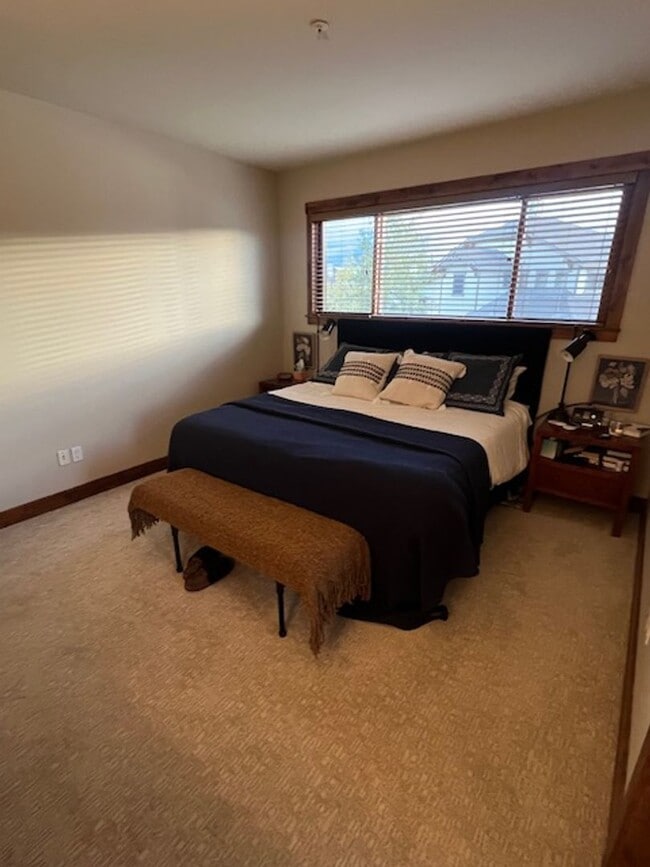 Building Photo - Fabulous Furnished Monterra 2 bd Condo