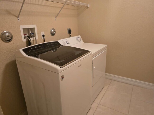 Building Photo - 2755 SW 165th Ave