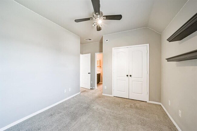 Building Photo - 6207 Holly Oaks Court