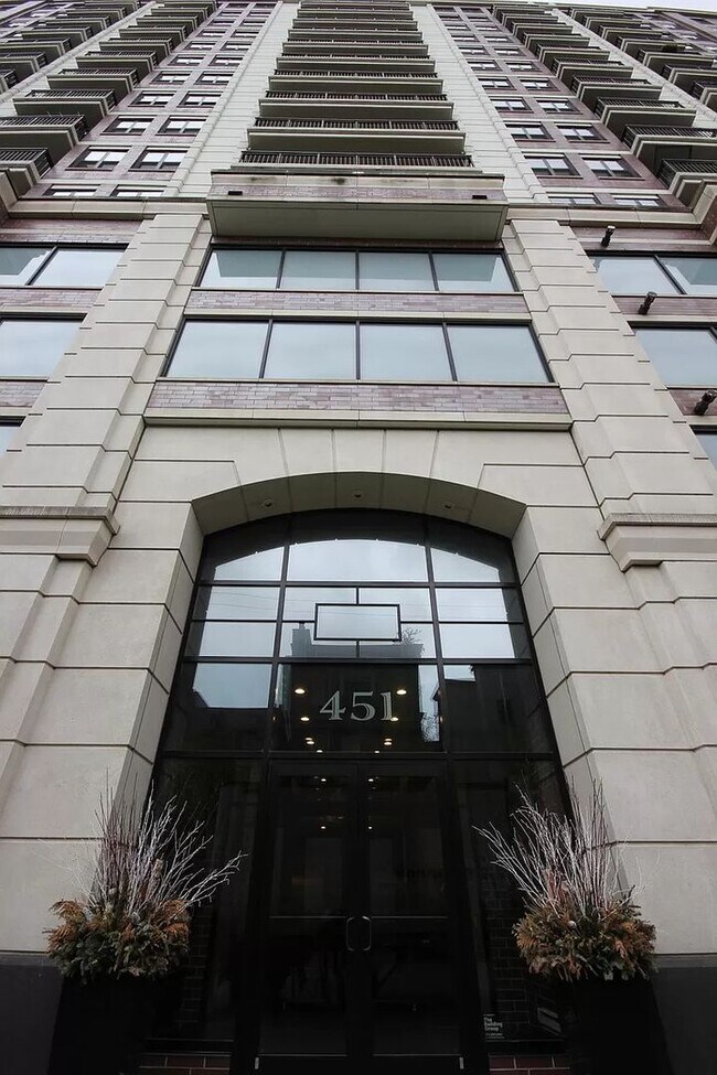 Building Photo - 451 W Huron St