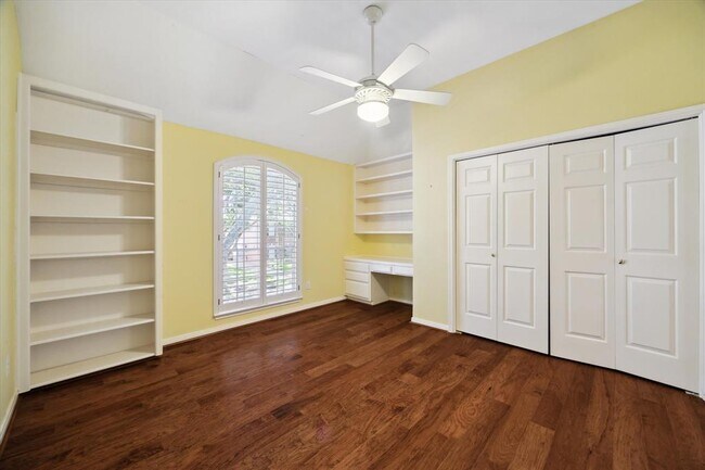 Building Photo - 3718 Bayou Bend Ct