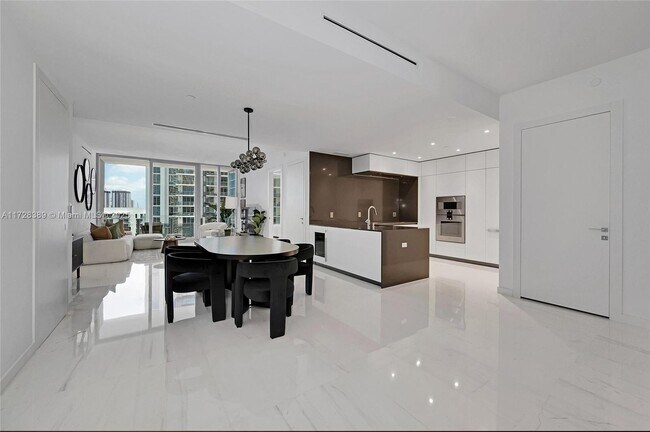 Building Photo - 300 Biscayne Blvd Way