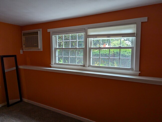 Building Photo - 112 Old Meetinghouse Rd