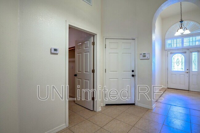 Building Photo - 4926 Mesa Blanca Way