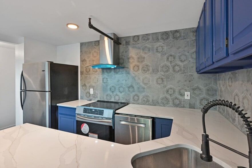 Building Photo - 384 Trenton Ave