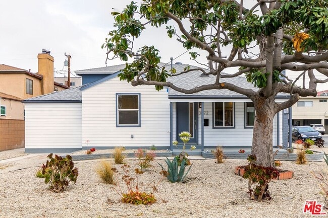 Building Photo - 3872 Bentley Ave