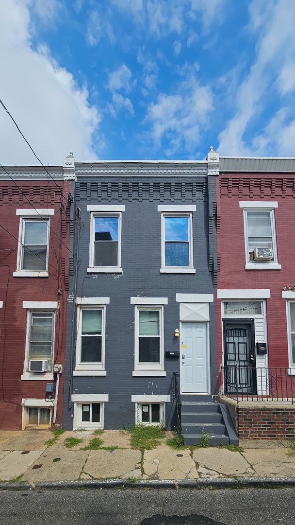 Primary Photo - 1331 W Silver St, Philadelphia, PA 19132