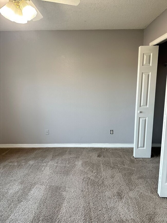 Building Photo - 3/2 Cottage in Maple Oaks Subdivision with garage