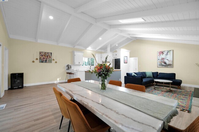 Building Photo - 55 Normandy Ln