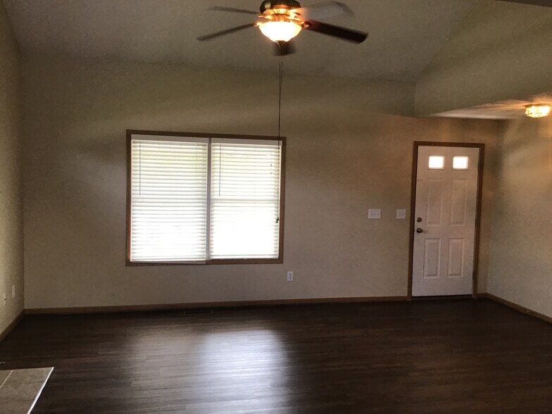 Building Photo - 2567 Fox Trail Dr