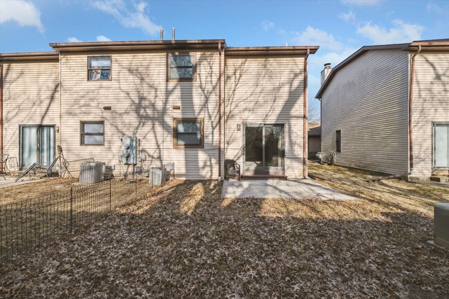 Building Photo - 1027-1029 Valley Side Dr.