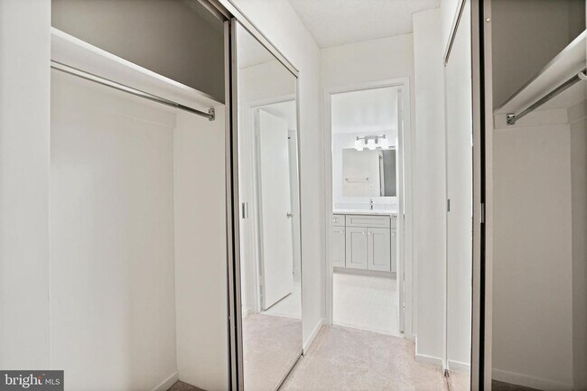 Building Photo - Gorgeous and Airy 1bd/1ba in Glover Park with parking and a balcony!