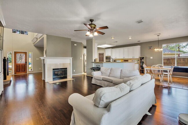 Building Photo - 301 Oak Creek Ln