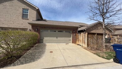 Building Photo - 4 bedroom 2.5 bathroom townhome located in Beaumont Park Townhome