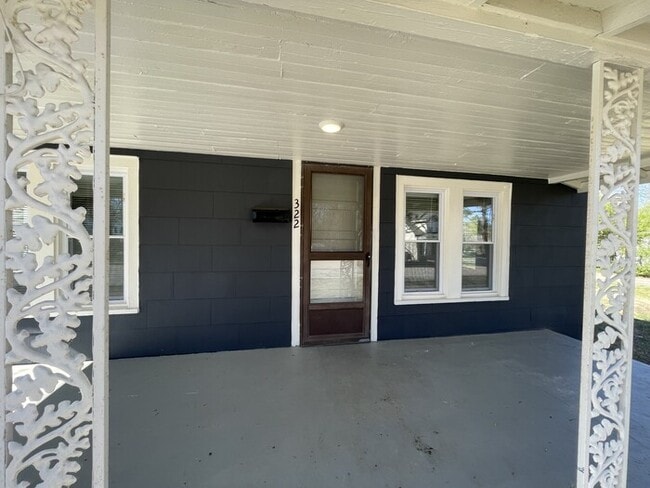 Building Photo - 2 bd 1 ba house