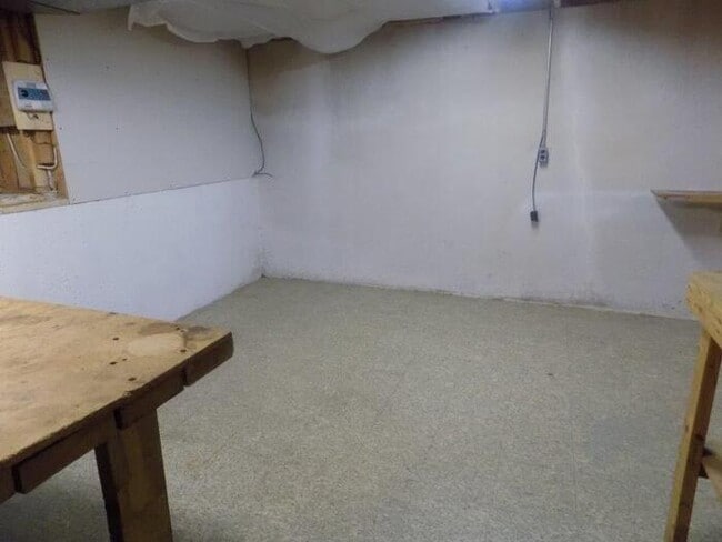 Building Photo - 2127 Hopkins Dr