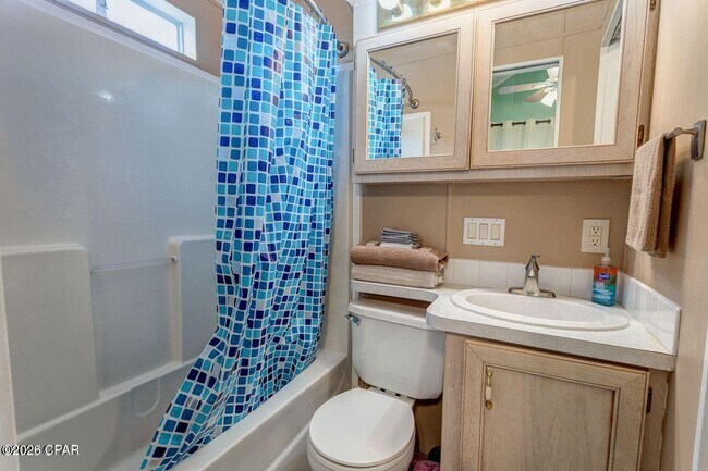 Building Photo - 1219 Thomas Dr