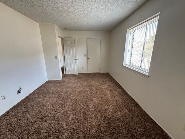 Building Photo - JUST REDUCED! Apple Valley Home in Sycamor...