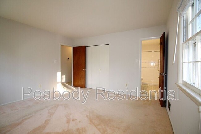 Building Photo - 316 Patrick St SW