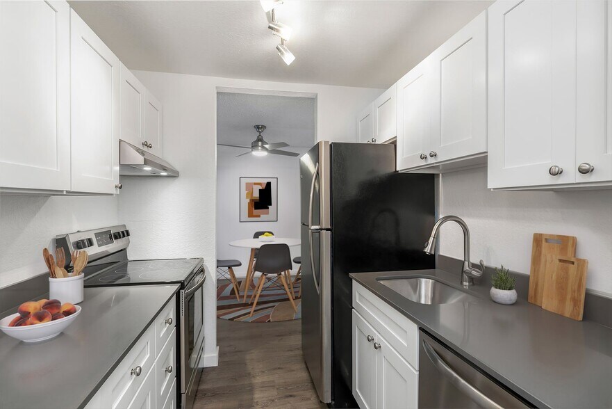 Building Photo - Wildwood Apartments