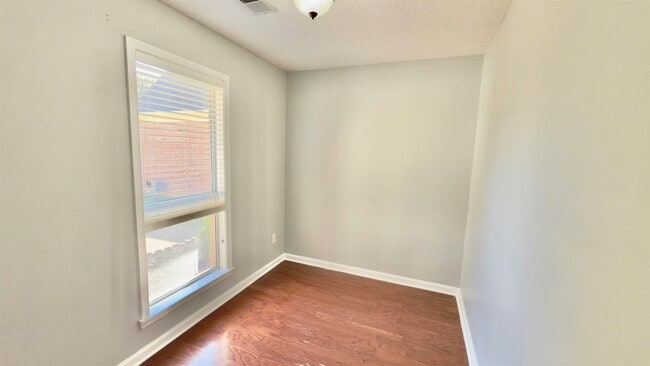 Building Photo - 4605 Park Side Dr