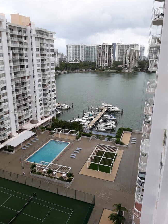 Building Photo - 18031 Biscayne Blvd
