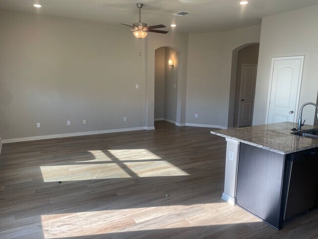 Building Photo - 7809 Montclair Dr