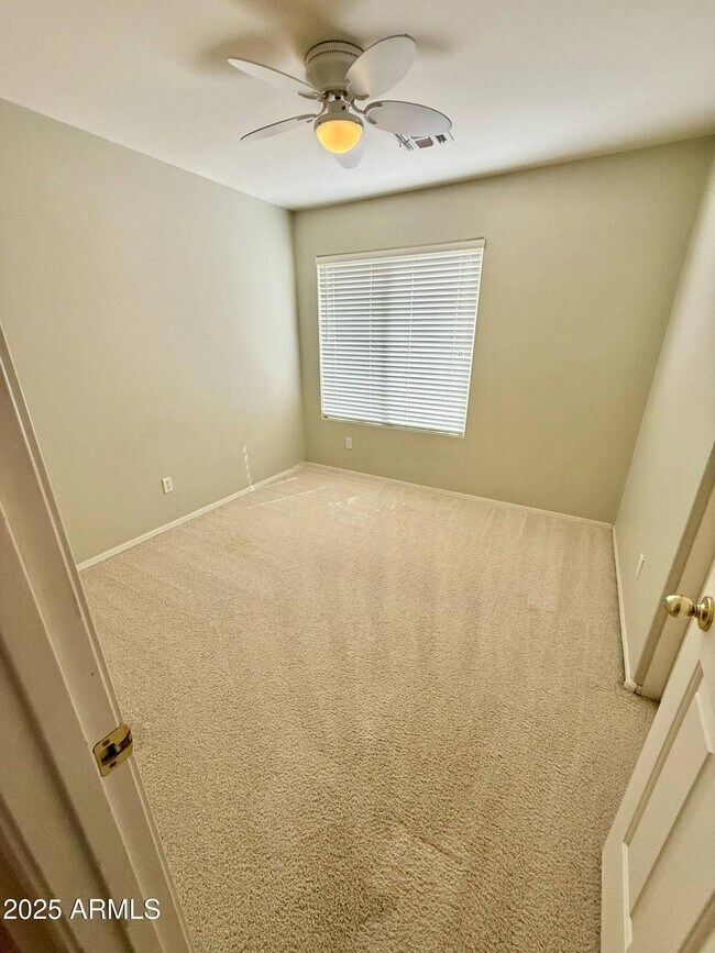 Building Photo - 374 W Oriole Way