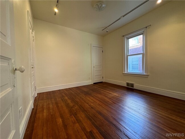 Building Photo - 401 Parkside Ave
