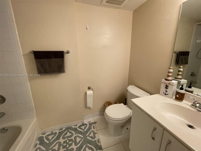 Building Photo - 1555 N Treasure Dr