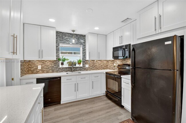 Building Photo - 554 NW 46th St