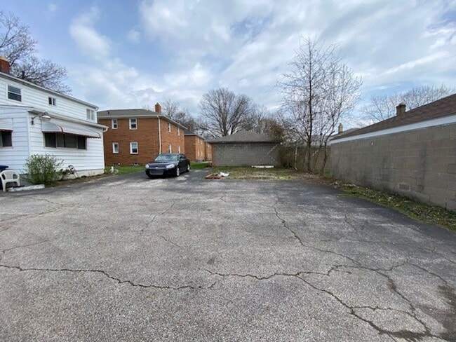 Building Photo - 1726-1726 Tanglewood Dr