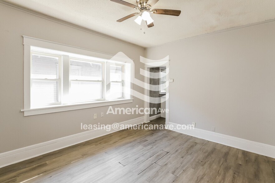 Building Photo - 3211 E 30 Terrace