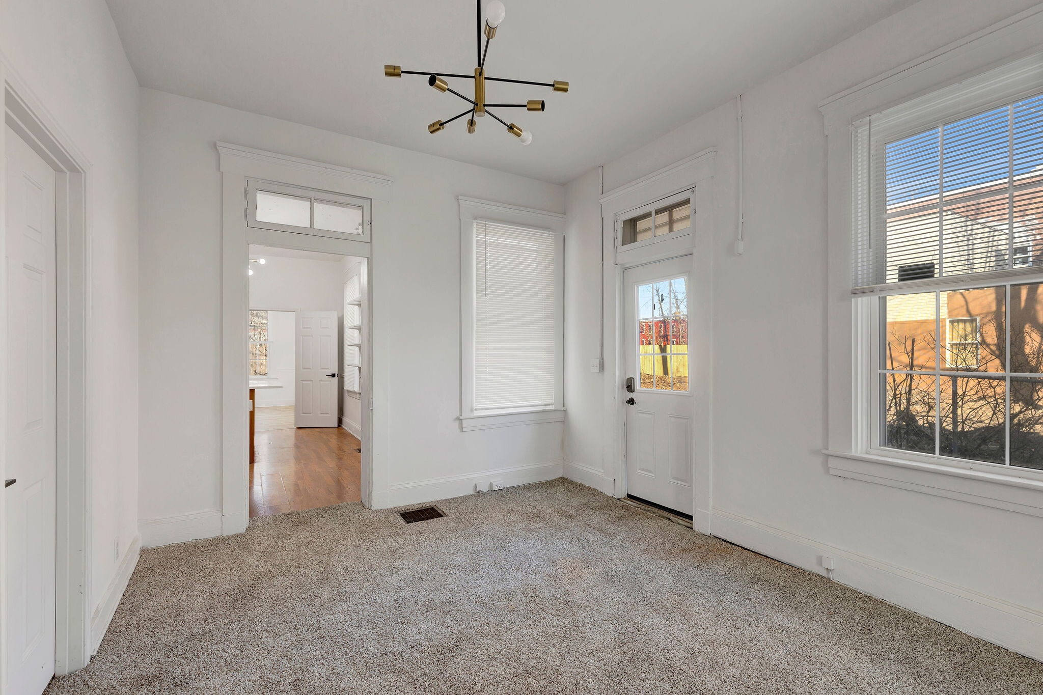 Building Photo - 422 Watkins St