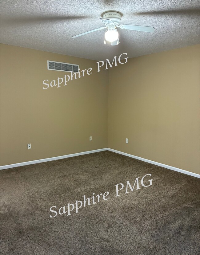 Building Photo - 5621 N Northwood Terrace