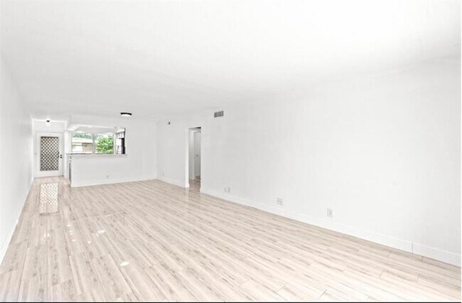 Building Photo - 2304 Lucaya Ln