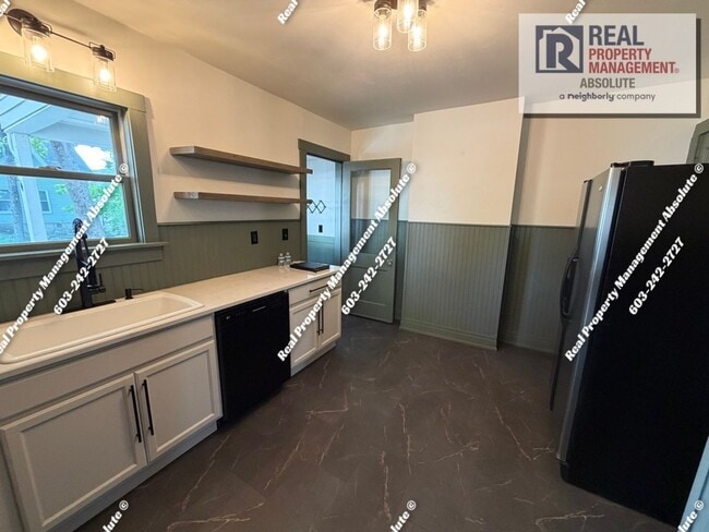 Building Photo - Bright & Updated 3-Bed in Manchester’s East Side