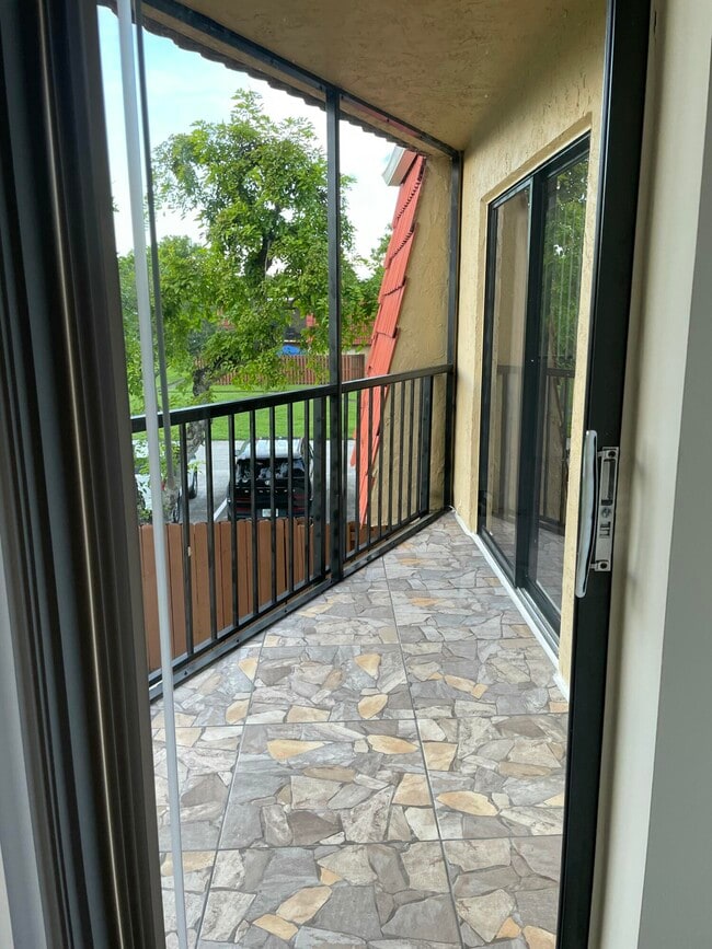 Building Photo - 22976 Oxford Pl