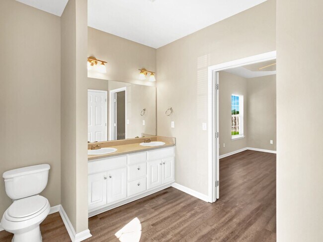 Building Photo - 9750 Moonlight Dr
