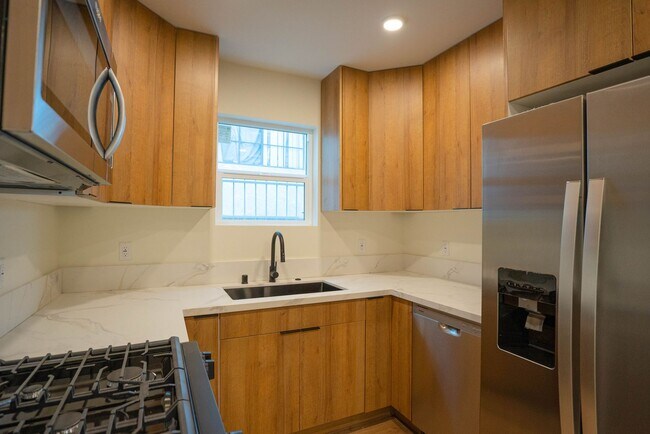 Building Photo - 1038 Westmoreland Ave