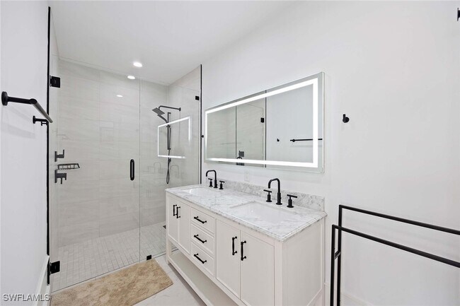 Building Photo - 4455 Gordon Dr
