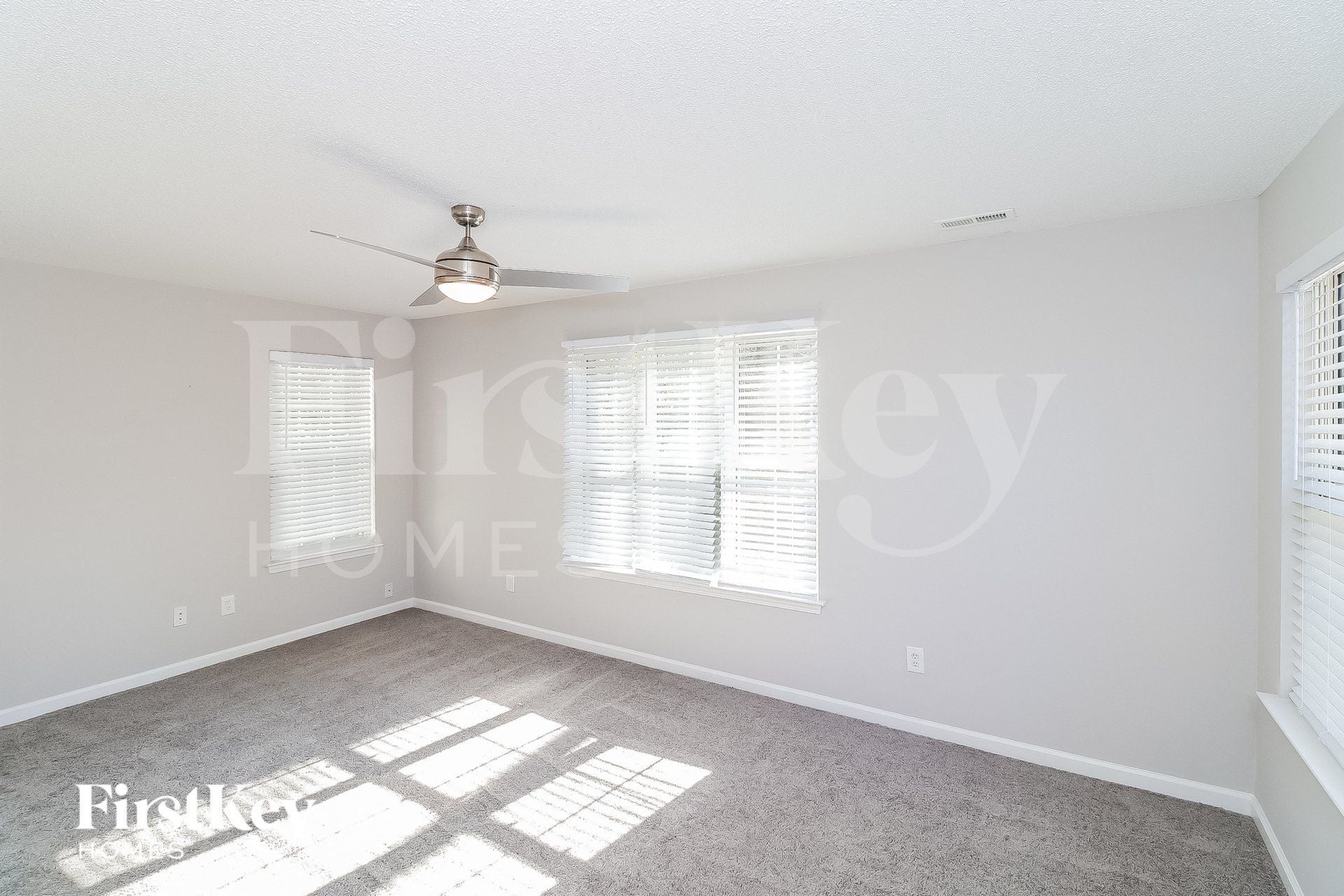 Building Photo - 5829 Millers Pond Ln