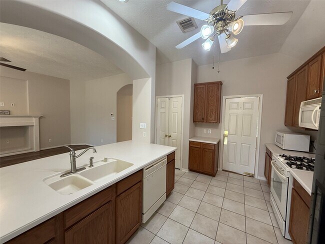 Building Photo - 5126 Winterwood Dr
