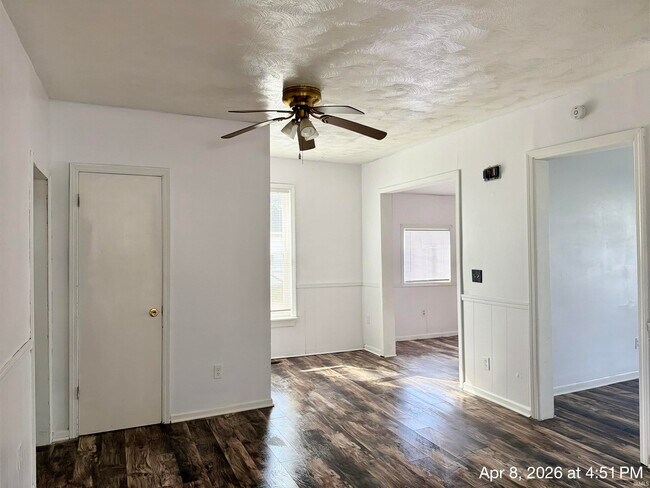 Building Photo - 131 W Lordeman St