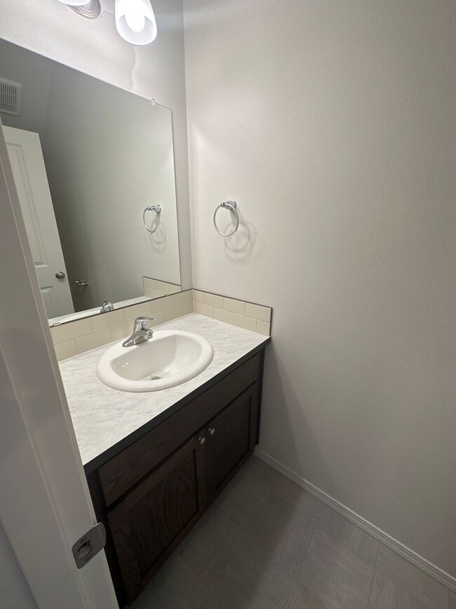 Building Photo - MIDTOWN Almost New House, 3 Bdrms, 2.5 Bat...