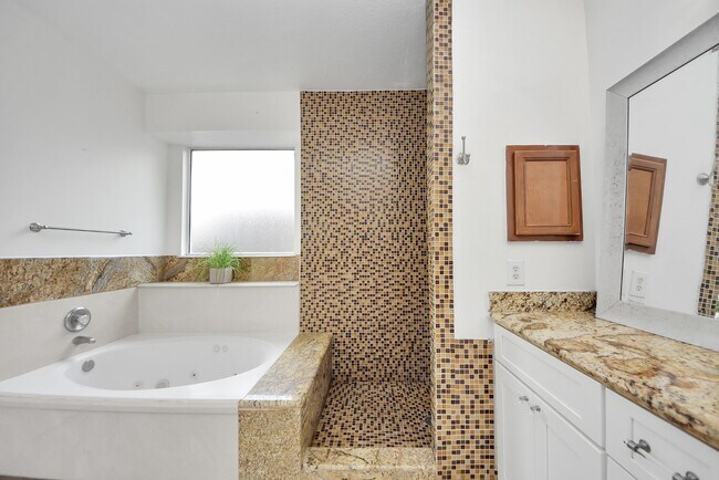 Building Photo - 18315 Brenwood Menor Dr