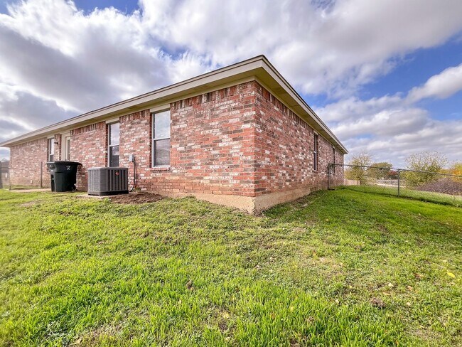 Building Photo - 3807 Wind Ct